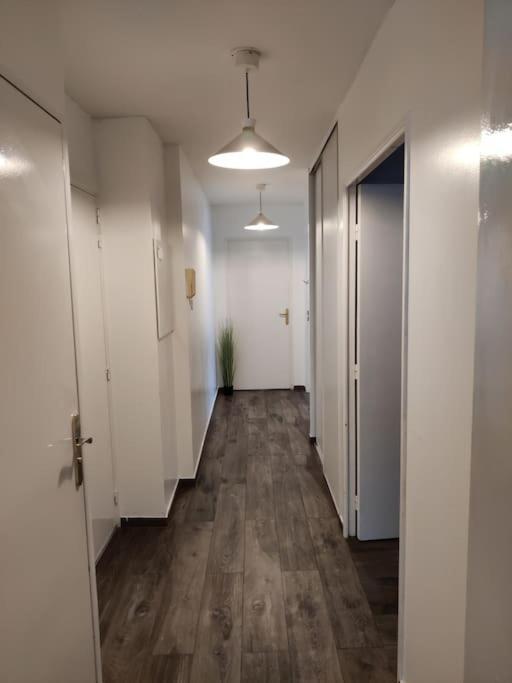 App 5 Pers, Parking, 3Mn Rer A, 40 Mn Du Centre De Paris, Cergy Le Haut Apartment Exterior photo
