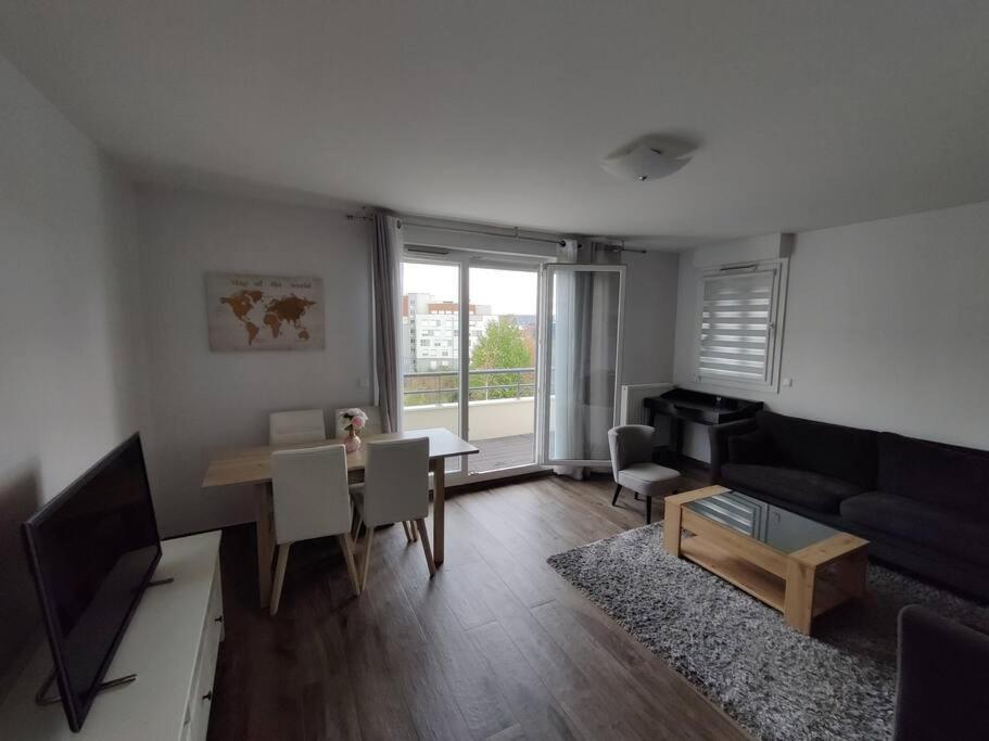 App 5 Pers, Parking, 3Mn Rer A, 40 Mn Du Centre De Paris, Cergy Le Haut Apartment Exterior photo