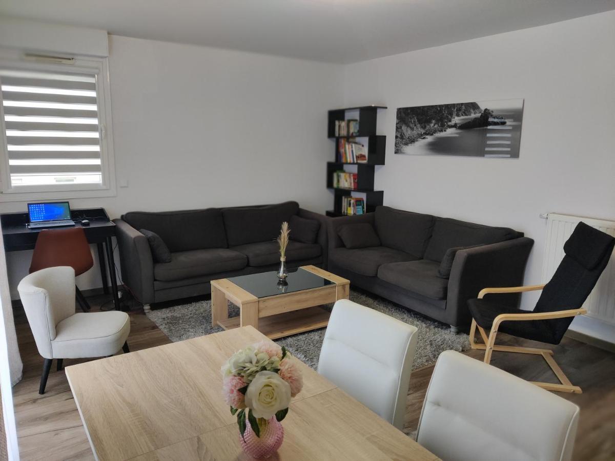App 5 Pers, Parking, 3Mn Rer A, 40 Mn Du Centre De Paris, Cergy Le Haut Apartment Exterior photo
