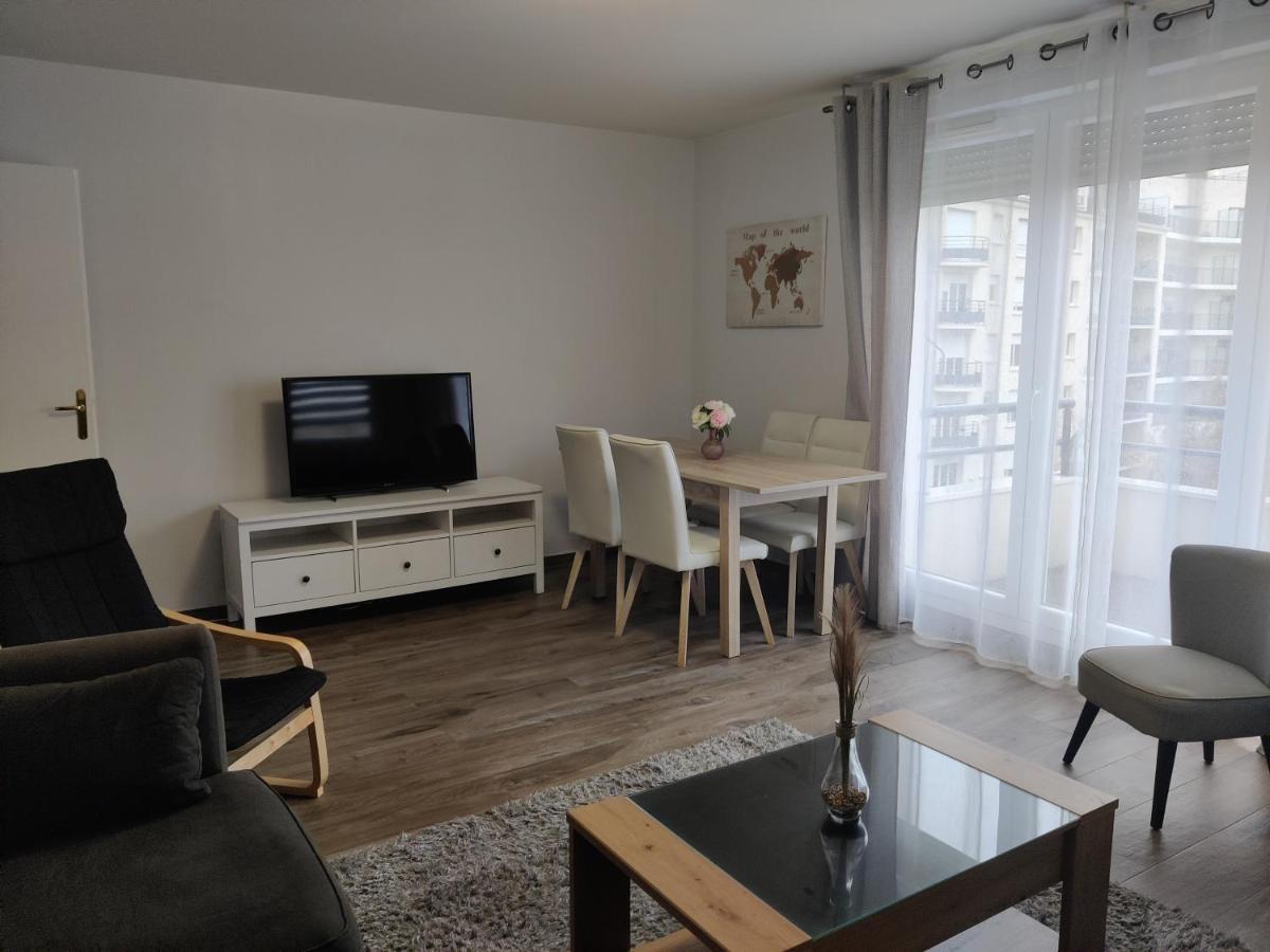App 5 Pers, Parking, 3Mn Rer A, 40 Mn Du Centre De Paris, Cergy Le Haut Apartment Exterior photo
